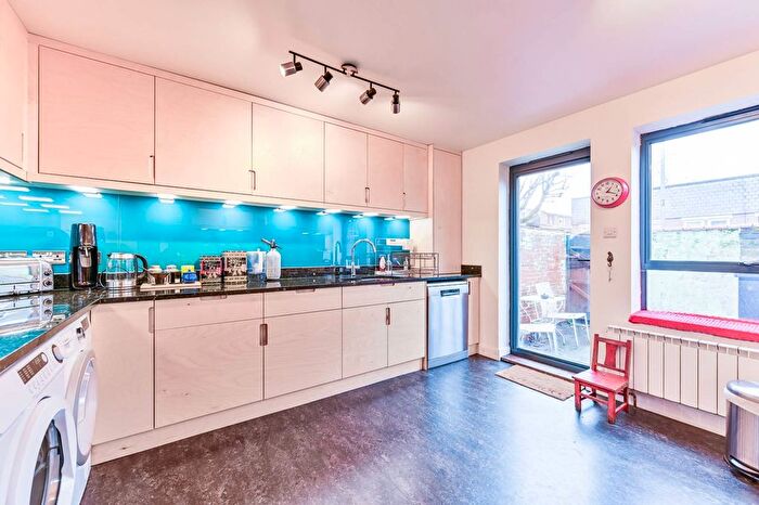 6 Bedroom Terraced House For Sale In Victorian Grove, Stoke Newington, London, N16