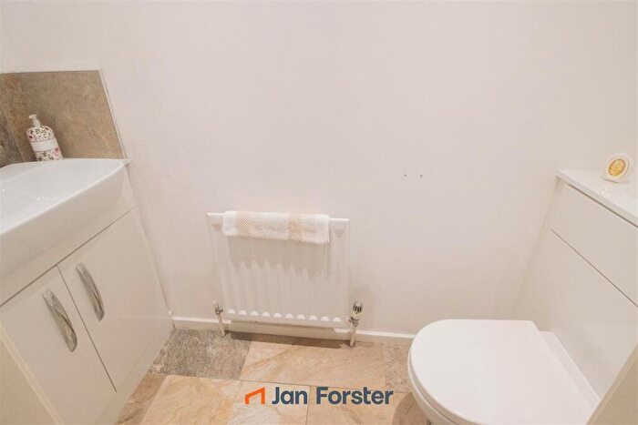 1 Bedroom Bungalow For Sale In Brock Farm Court, North Shields, NE30