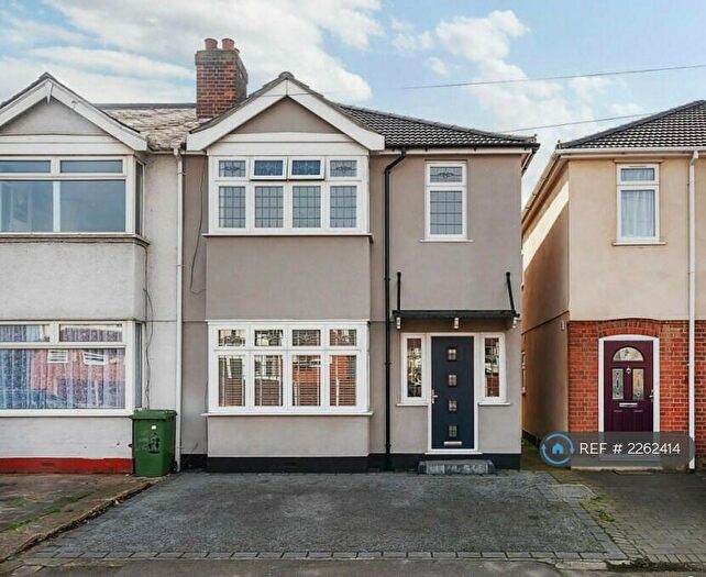 3 Bedroom Semi-Detached House To Rent In Collier Row Lane, Romford, RM5