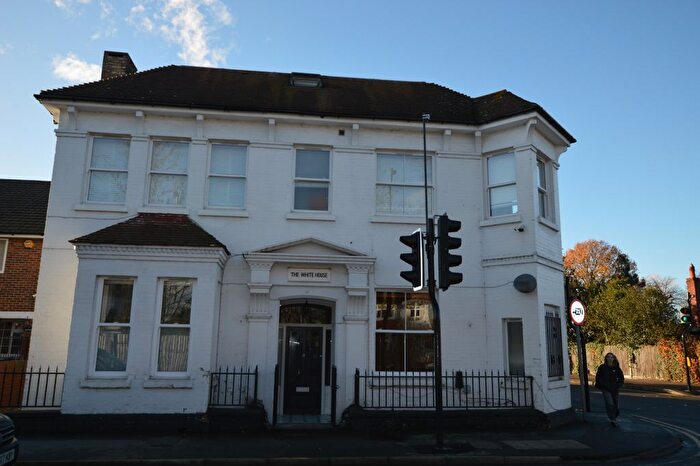 1 Bedroom Flat For Sale In Green Street, Sunbury-On-Thames, TW16