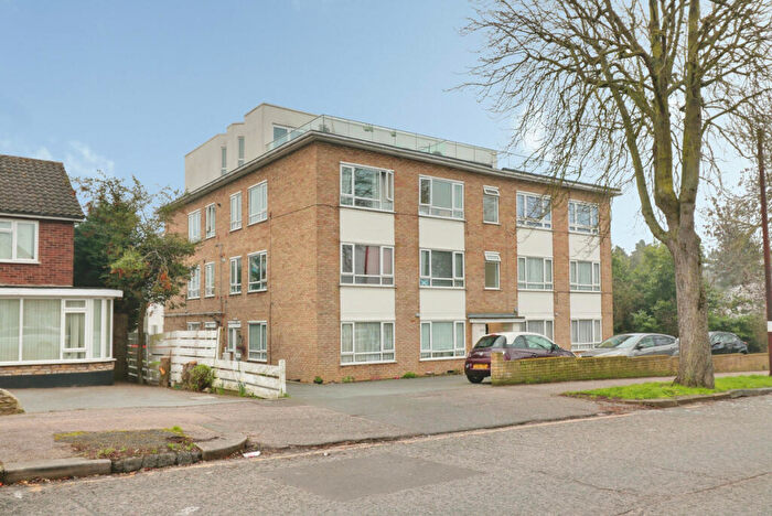 2 Bedroom Flat To Rent In Grove Court, Westcliff-on-sea, SS0