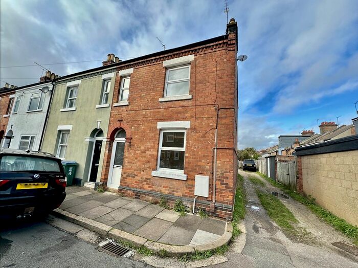 3 Bedroom End Of Terrace House To Rent In Stanmore Road, Watford, WD24