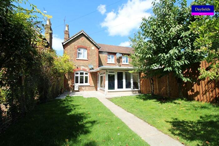 3 Bedroom Cottage To Rent In Theobalds Park Road, Enfield, Middlesex, EN2