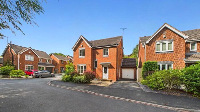 4 Bedroom Detached House For Sale In Bishops Walk, Cradley Heath, West Midlands, B64