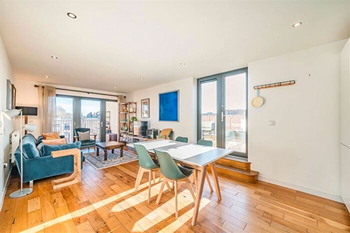 2 Bedroom Flat For Sale In Bramah Road, Oval, SW9