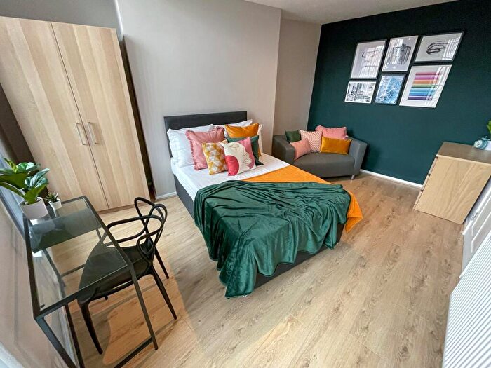 2 Bedroom Flat To Rent In Catharine Street, L8