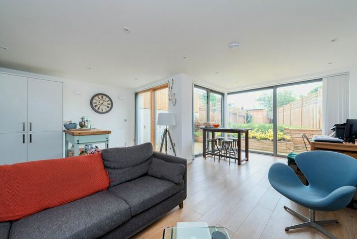3 Bedroom Semi-Detached House To Rent In Williams Mews, Brockley, London, SE4