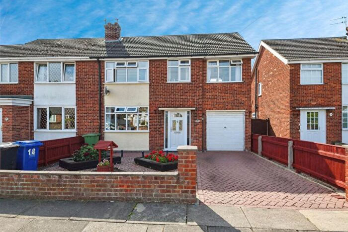 4 Bedroom Semi-Detached House For Sale In Ancaster Avenue, Grimsby, DN33