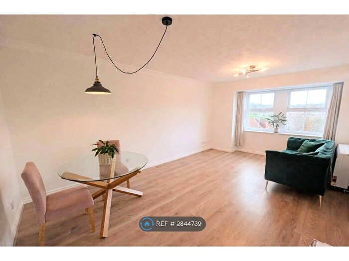 2 Bedroom Flat To Rent In Headingley, Leeds, LS5