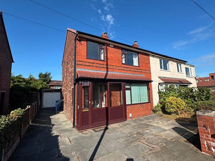 3 Bedroom Semi-Detached House For Sale In Tynesbank, Worsley, M28