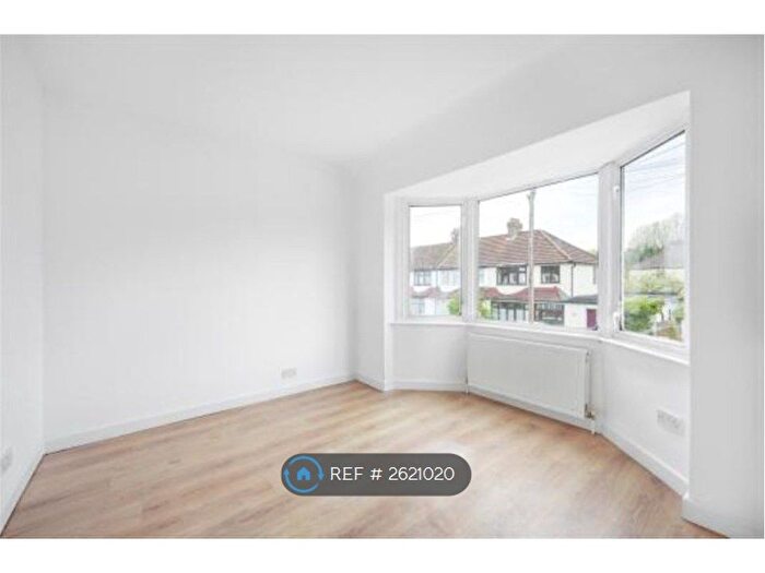 2 Bedroom Maisonette To Rent In Warwick Road, London, E17
