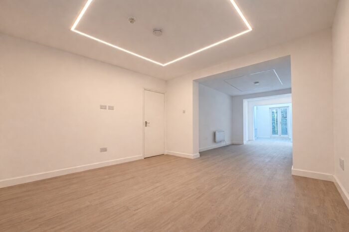 Studio To Rent In Caledonian Road, London, N1