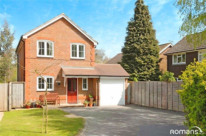 3 Bedroom Detached House For Sale In Arlott Close, Eversley, Hook, RG27