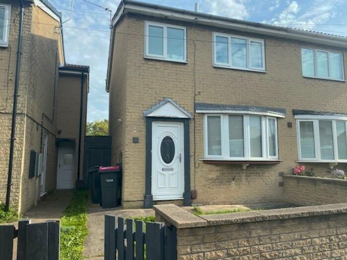 3 Bedroom Semi-Detached House To Rent In Middle Lane, Clifton, S65