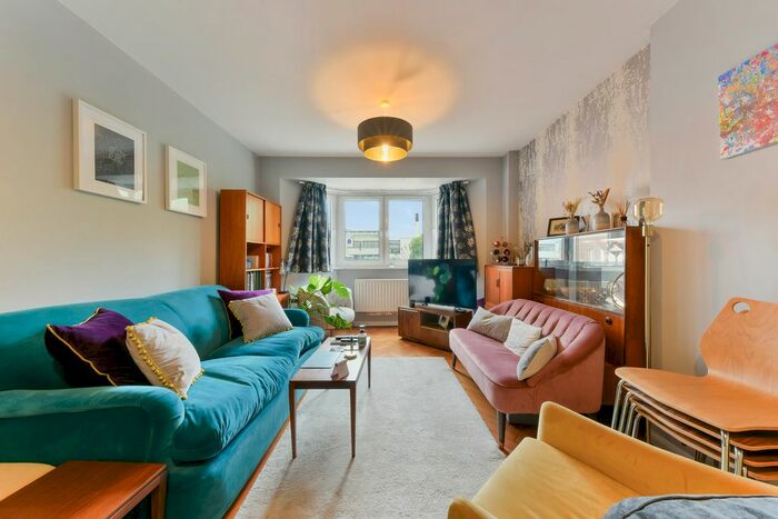 2 Bedroom Flat To Rent In Upper Richmond Road, London, SW15