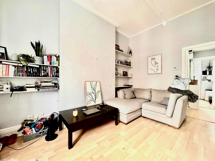 1 Bedroom Flat To Rent In The Mews, Norbury Crescent, London, SW16