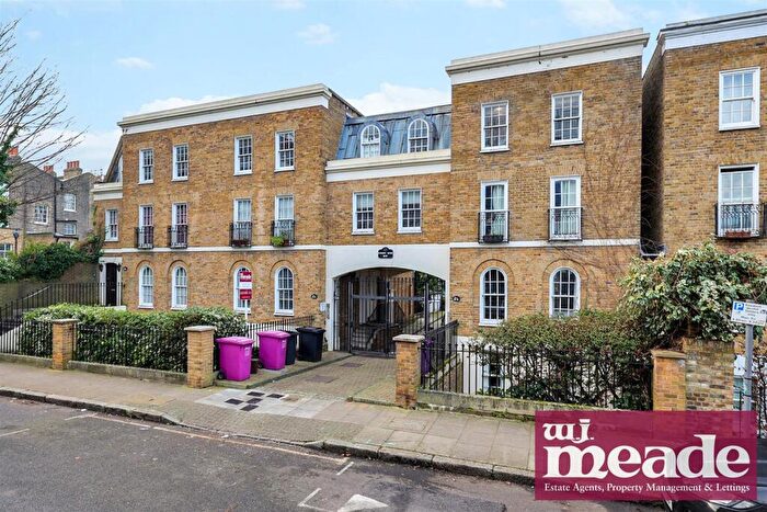2 Bedroom Flat To Rent In Coborn Mews, Bow, E3