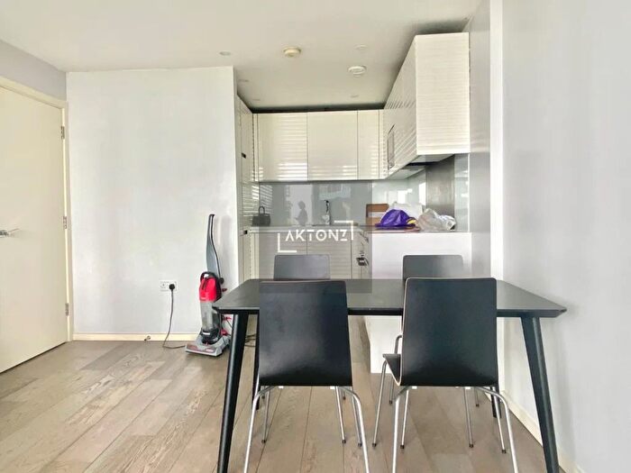 1 Bedroom Flat For Sale In Central Street, St Luke's, London, EC1V