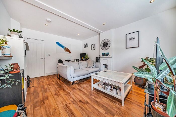 1 Bedroom Flat To Rent In Approach Road, London, SW20