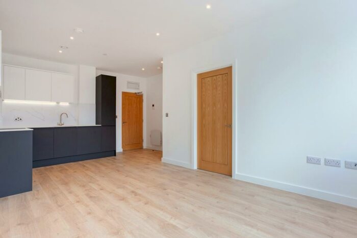 1 Bedroom Flat To Rent In Station Road Redhill, RH1