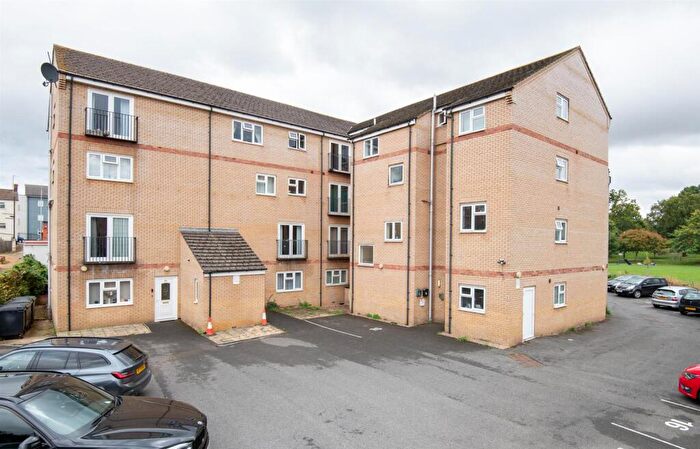 2 Bedroom Flat For Sale In Fields View, Wellingborough, NN8