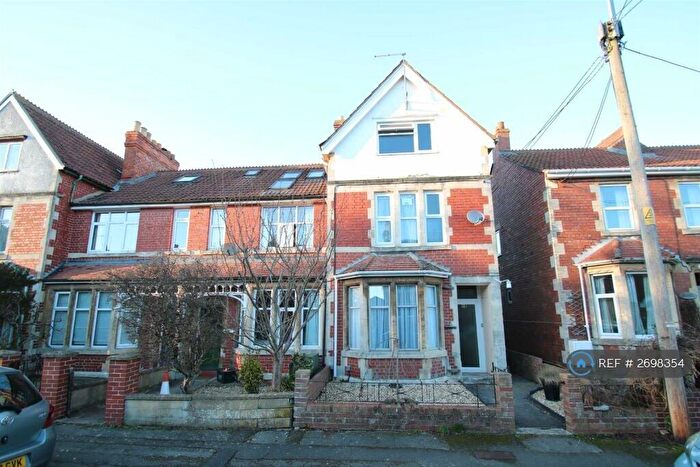 1 Bedroom Flat To Rent In Downhayes Road, Trowbridge, BA14