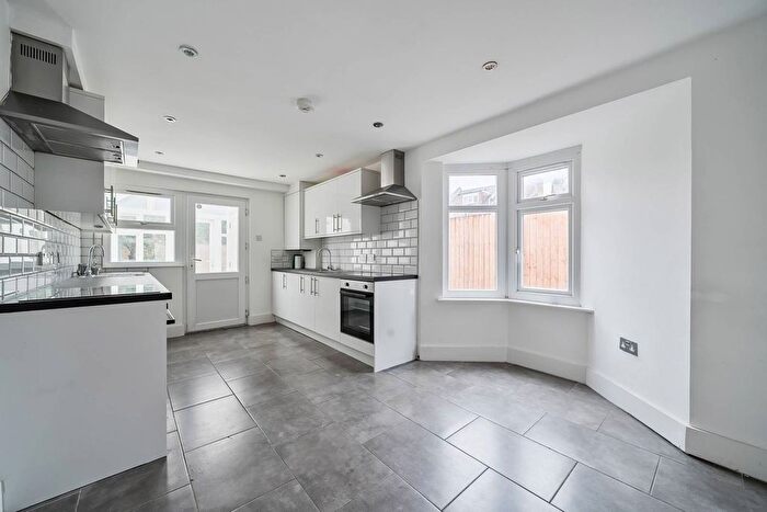3 Bedroom Semi-detached House To Rent In Ranelagh Road, Wood Green, London, N22