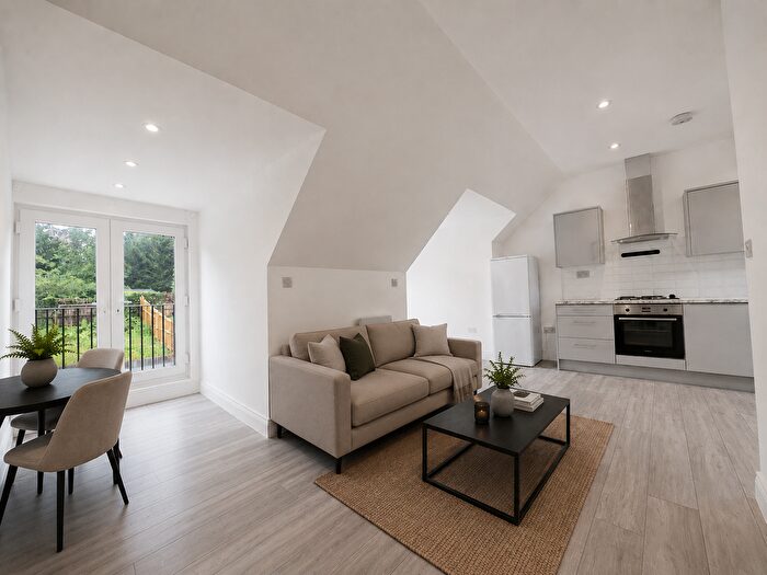1 Bedroom Flat To Rent In Foxley Lane, Purley, CR8
