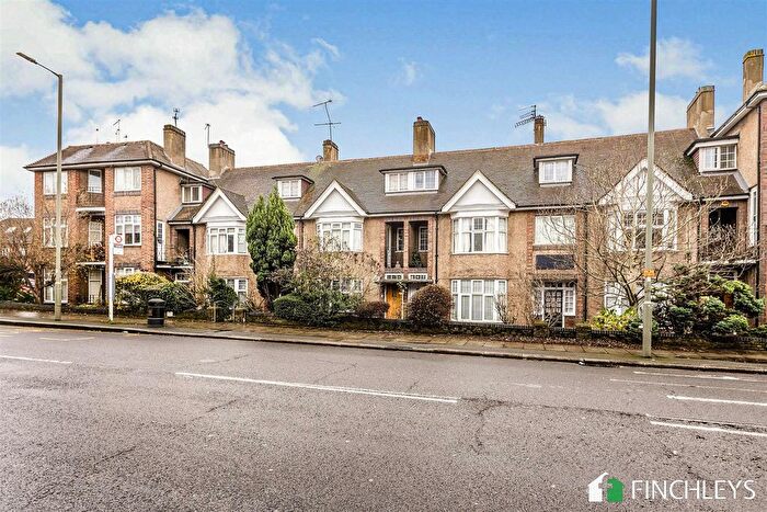 3 Bedroom Flat To Rent In Stanhope Court, East End Road, Finchleys, London, N3