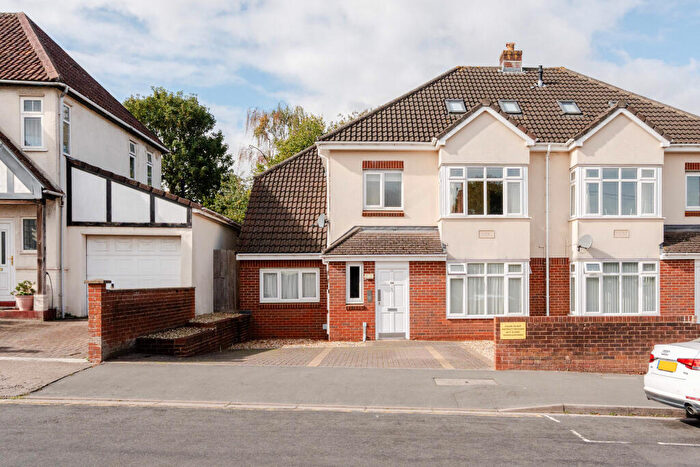 2 Bedroom Flat For Sale In Lee Court, Henleaze, BS9