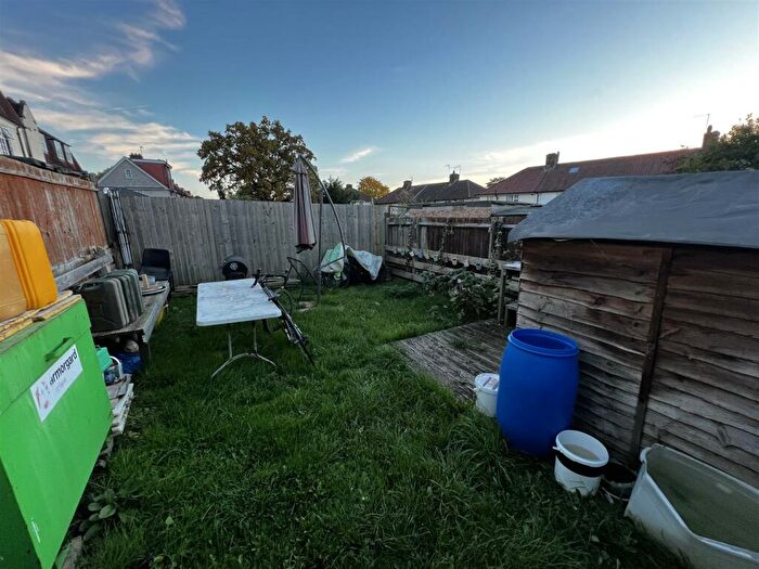 2 Bedroom Apartment To Rent In Orange Hill Road, Edgware, HA8