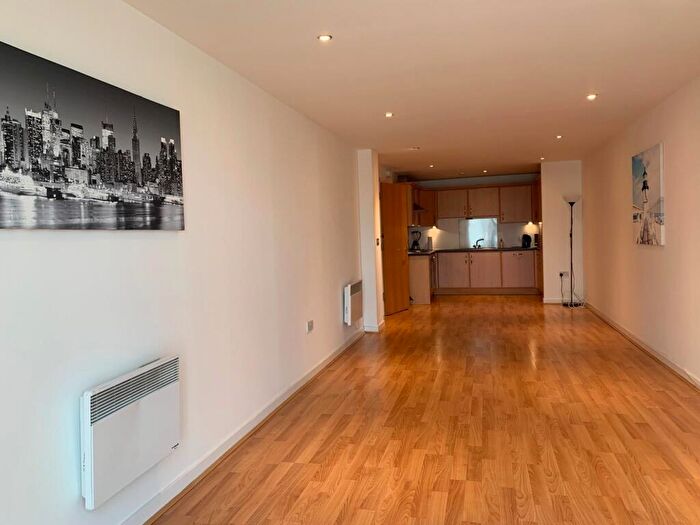 2 Bedroom Apartment To Rent In Lancefield Quay, Glasgow, G3