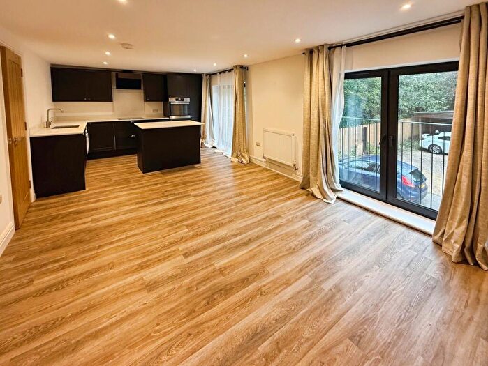 3 Bedroom Flat To Rent In Finchampstead Road, Finchampstead, Wokingham, RG40