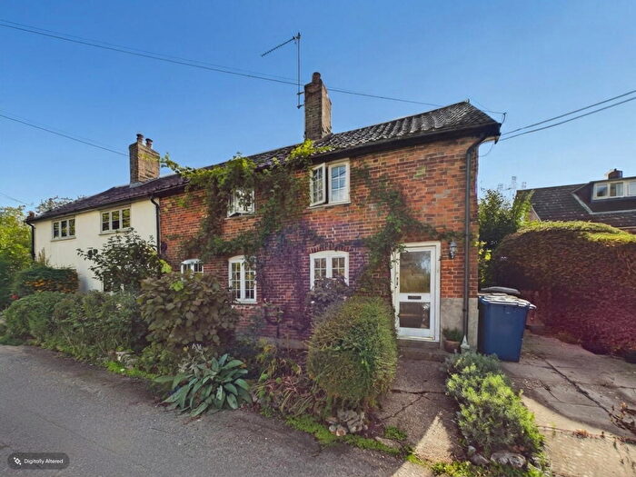 3 Bedroom Semi-Detached House For Sale In Fen Road, Pakenham, IP31
