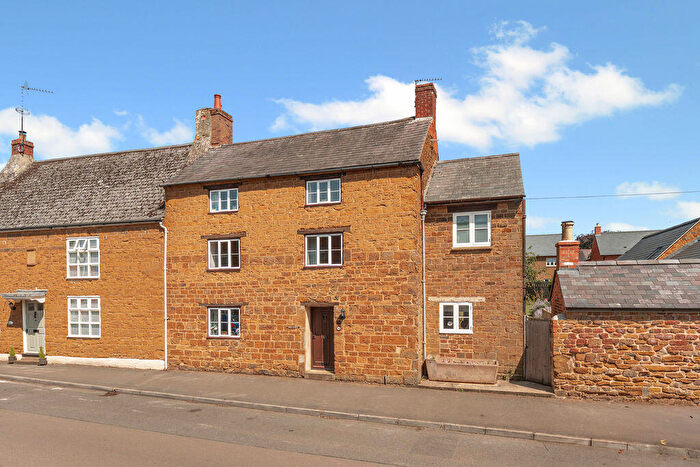 4 Bedroom Terraced House For Sale In High Street, Bodicote, OX15