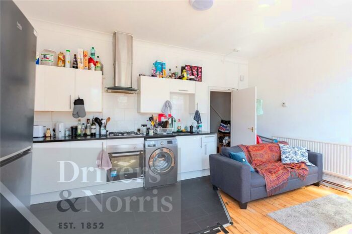 3 Bedroom Maisonette To Rent In Wightman Road, Harringey, London, N8