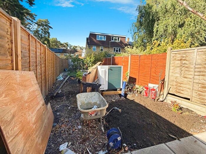 2 Bedroom Detached House For Sale In Shaftesbury Close, Bracknell, Berkshire, RG12