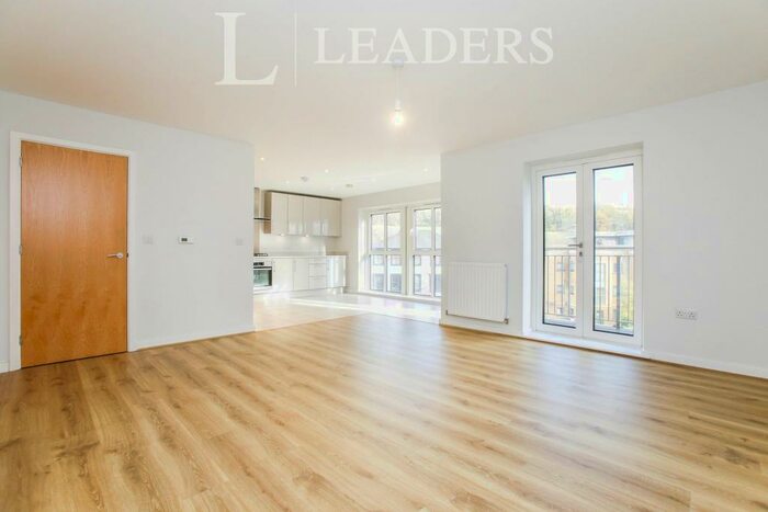 2 Bedroom Apartment To Rent In Corner House, CR3