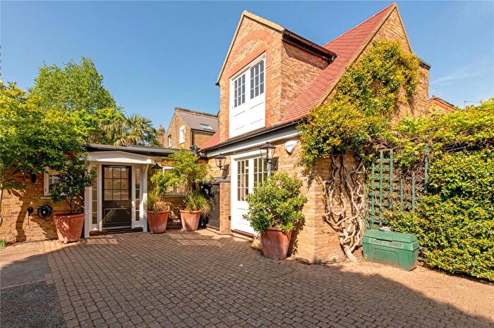 2 Bedroom Terraced House For Sale In Bridge Lane, London, SW11