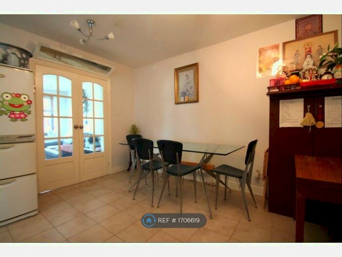 3 Bedroom Semi-Detached House To Rent In Ditton Walk, Cambridge, CB5