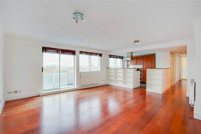 3 Bedroom Flat To Rent In Warwick Gardens, Kensington, London, W14
