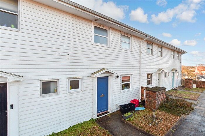 3 Bedroom Maisonette For Sale In High Street, Cranleigh, Surrey, GU6