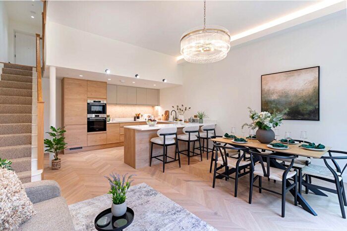 4 Bedroom Semi-Detached House For Sale In Hartley Old Road, Purley, CR8