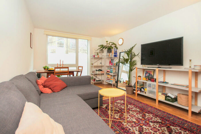 1 Bedroom Apartment To Rent In Peckham Grove, Peckham, SE15
