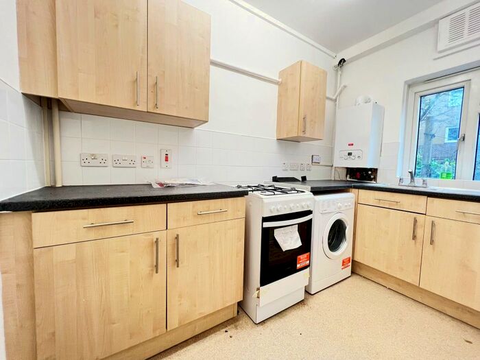 1 Bedroom Studio To Rent In Fox Close, Stepney Green, London, E1