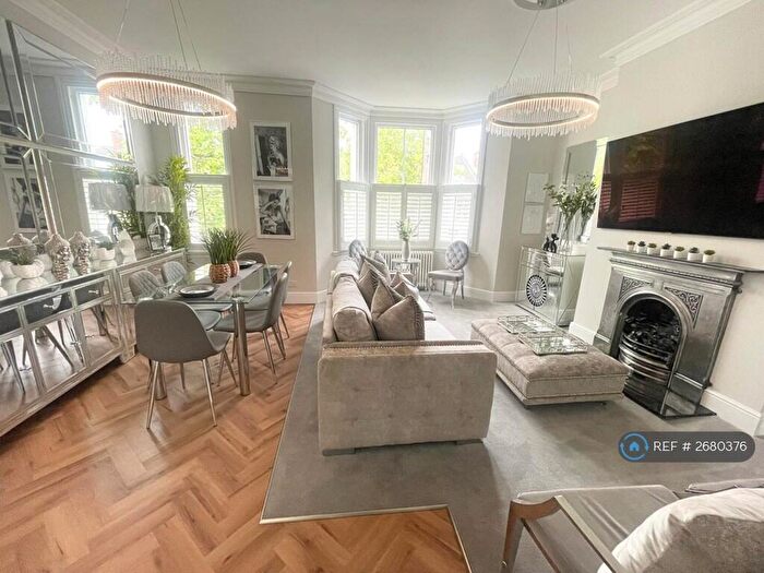 2 Bedroom Flat To Rent In Clarendon Avenue, Leamington Spa, CV32