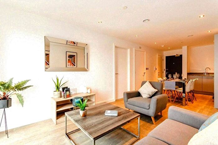 2 Bedroom Apartment To Rent In Exchange Square, The Priory Queensway, Birmingham, West Midlands, B4