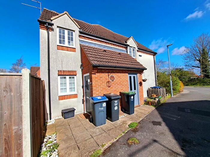 2 Bedroom House For Sale In Festival Close, Devizes, SN10