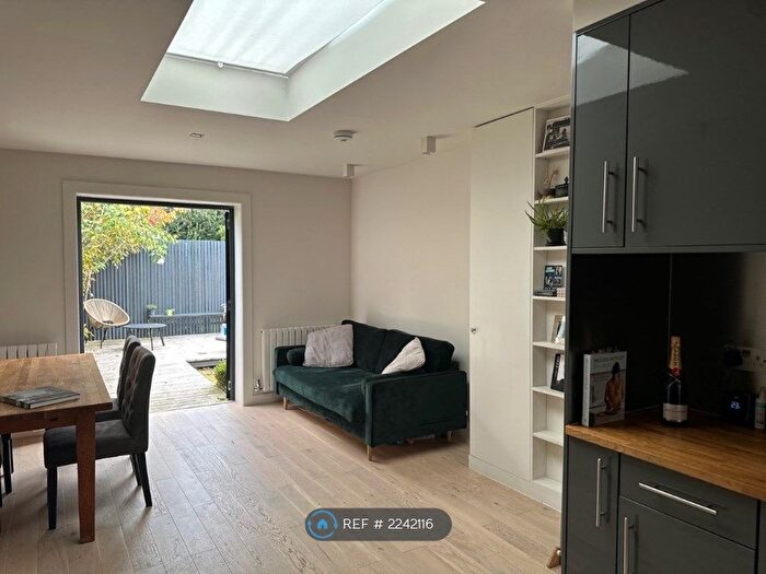 2 Bedroom Flat To Rent In Sudbrook Lane, Richmond, TW10