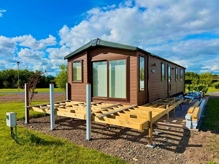 2 Bedroom Mobile/park Home For Sale In Oakmere Park, Hanley Swan, Worcester, WR8